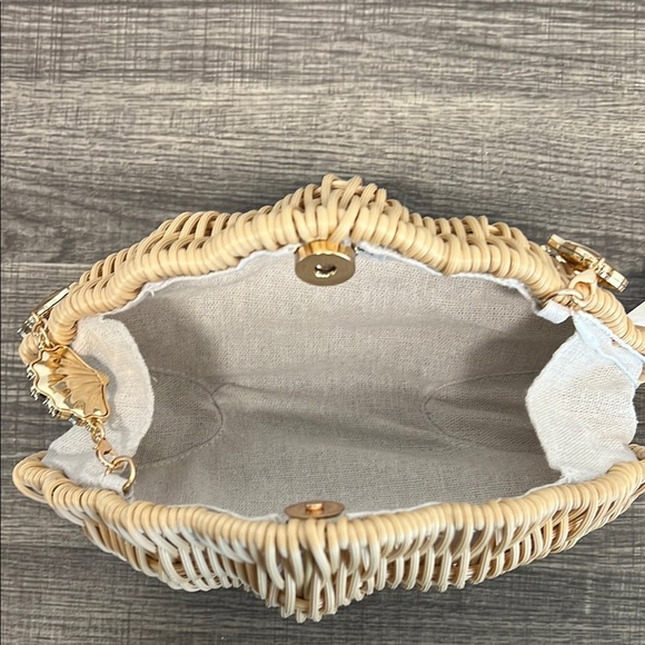 Tommy Bahama | Seashell 🐚 Bag w/ Gold Seashell Handle - Picture 8 of 14